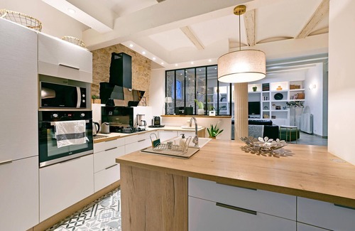 Bagnols-sur-Ceze House | Relax to the full in this beautiful vacation home with a long history.