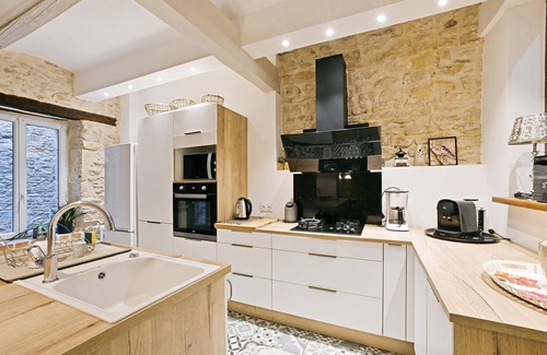 Bagnols-sur-Ceze House | Relax to the full in this beautiful vacation home with a long history.