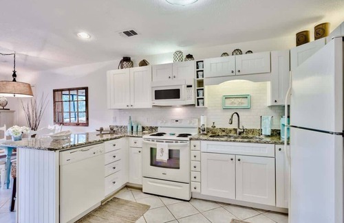 Seagrove Beach Condo | Relax & Unwind: 30A Condo Near Beach