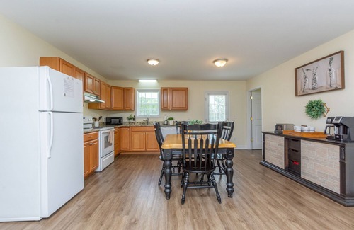 Thomasville House | Relax & Unwind at Your Home Away From Home.