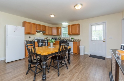 Thomasville House | Relax & Unwind at Your Home Away From Home.