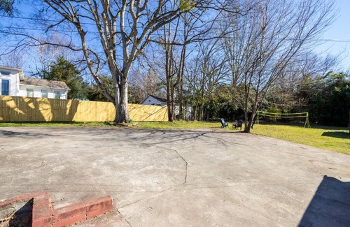 Huntsville House | Relax & Unwind - Downtown Huntsville (Sleeps 10)