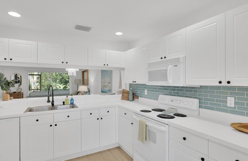 Bonita Shores Condo | Relax & Unwind in Bonita Springs – Stylish Condo Near Beaches, Dining & Golf!