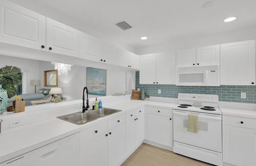 Bonita Shores Condo | Relax & Unwind in Bonita Springs – Stylish Condo Near Beaches, Dining & Golf!