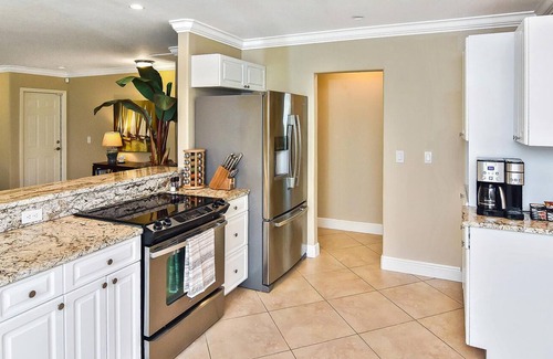 Naples Park House | Relax & Unwind! Spacious Pool Home close to Vanderbilt Beach