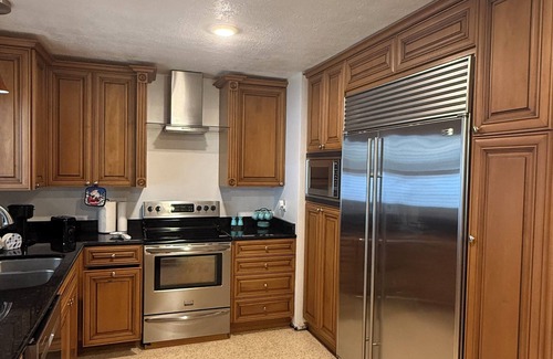 Gulf Gate Estates House | Relax with the whole family at this peaceful place to stay at Sarasota Florida