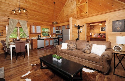 Gatlinburg - Pigeon Forge Cabin | Relax Year-Round in Your Private Screened-In Hot Tub Retreat - A Secret Romance