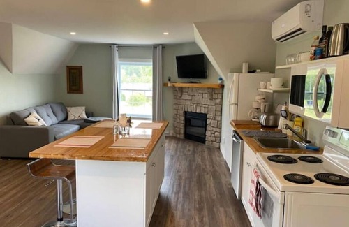 Stanstead Township Apartment | Relax, Zen condo, with AC, country side & lakes