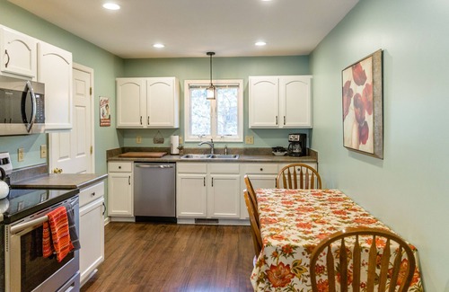 McGaheysville Cabin | Relaxation and Adventure Await You at Sungrazer