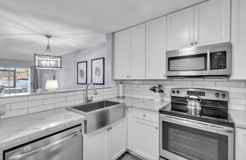 Rock Harbor Condo | Relaxation in Paradise!