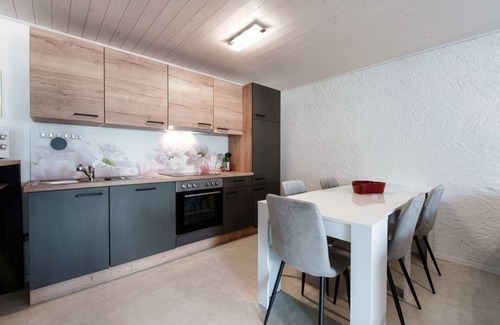 Giubiasco Apartment | Relaxation in the Bellinzona vineyards (Casa tra le Vigne)