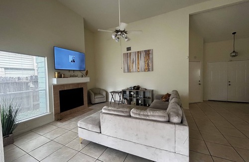 Clodine House | RELAXATION STATION 3-bedroom house in Houston TO RELAX & ENJOY with WiFi, A/C