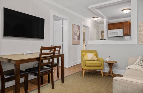 Mobile Apartment | Relaxed and Comfortable Living in Trendy Midtown