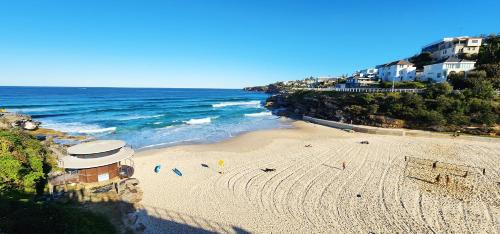 Tamarama Apartment | Relaxed Coastal Living with Fantastic Sea Views