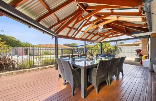 Beldon House | Relaxed Coastal Living with Poolside Bliss - Mullaloo