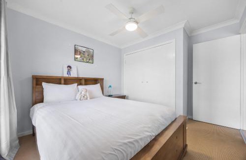 Beldon House | Relaxed Coastal Living with Poolside Bliss - Mullaloo