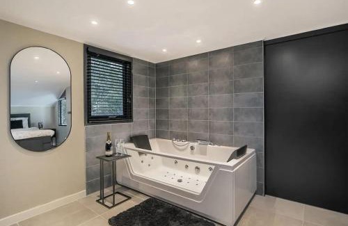 Hattemerbroek House | Relaxed Luxe "Boszichthuisje" met Jacuzzi Bospark Ijsselheide Hattemerbroek