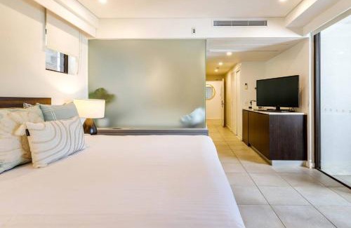 Port Douglas Apartment | Relaxed Swim-out Nook by Four Mile Beach