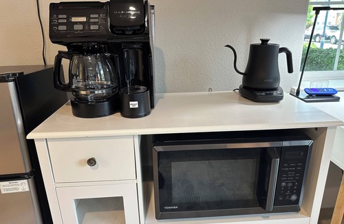 Marina House | Relaxing 1-bedroom, 1-bathroom Studio in Marina near Monterey Car Week events!