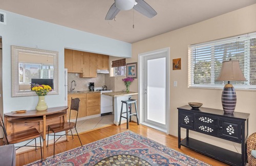 North Beach Apartment | Relaxing 1 Bedroom Garden Apartment steps to the Ocean - Best part of the beach!