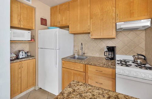 North Beach Apartment | Relaxing 1 Bedroom Garden Apartment steps to the Ocean - Best part of the beach!