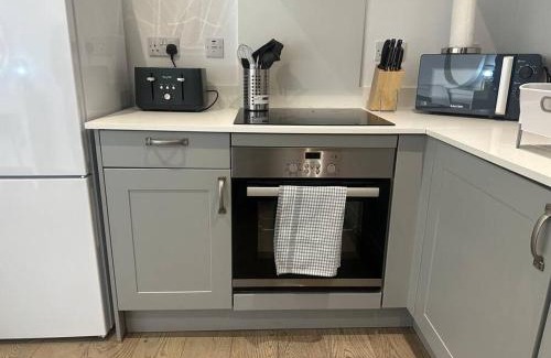 Brentwood Apartment | Relaxing 1 bedroom garden flat.