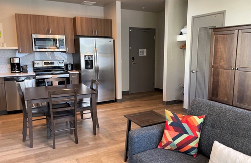 Riverside Apartment | Relaxing 2 Bed Travel Apartment Steps Away from Riverfront Park
