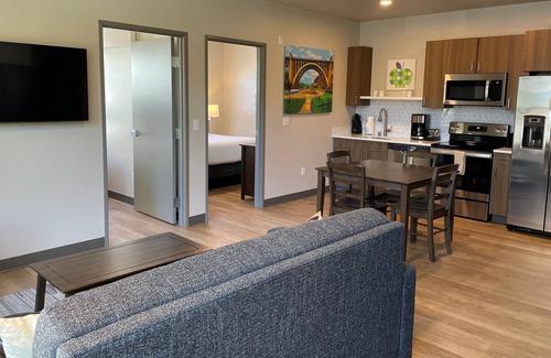 Riverside Apartment | Relaxing 2 Bed Travel Apartment Steps Away from Riverfront Park