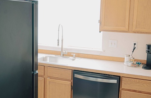 East Wenatchee House | Relaxing 2-Bedroom Home with Private Deck in East Wenatchee
