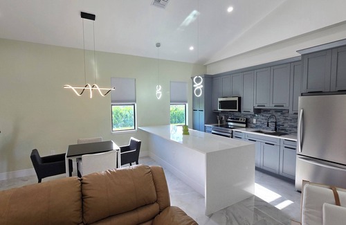 Rural Estates House | Relaxing 2-Bedroom Retreat in Secluded area, Lush Surroundings