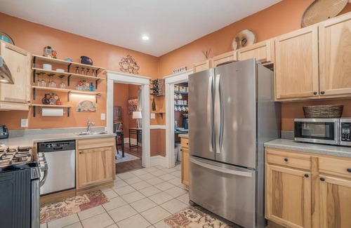Nims House | Relaxing 2BR Family Stay – Near Lake & Downtown!