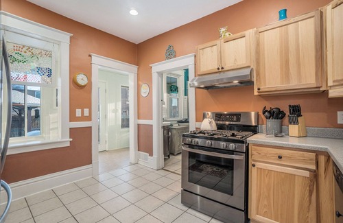 Nims House | Relaxing 2BR Family Stay – Near Lake & Downtown!