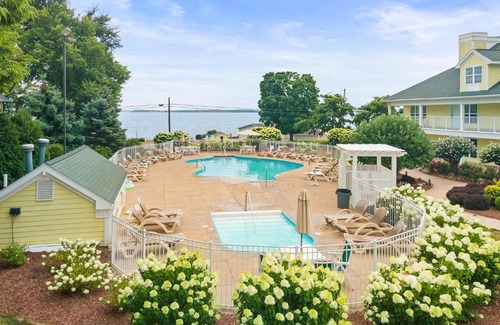 Kelleys Island Hotel | Relaxing 3 Bed 1 Bath Loft Suite Located Seconds From the Beach 225