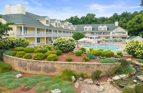 Kelleys Island Hotel | Relaxing 3 Bed 1 Bath Loft Suite Located Seconds From the Beach 225