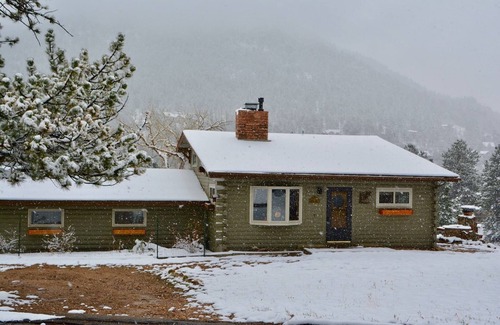Estes Park House | Relaxing 3B/2B Estes Park Home : Large Deck, Beautiful Mountain Views [3365]