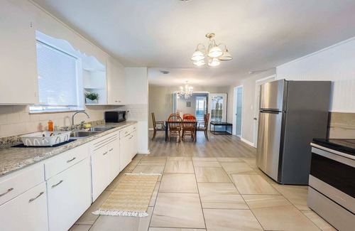 Niagara Falls Apartment | Relaxing 3BR 3 Bath close to the falls