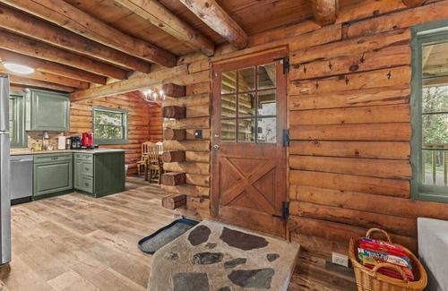 Stowe House | Relaxing 3BR Log Cabin Getaway w/Firepit in Stowe