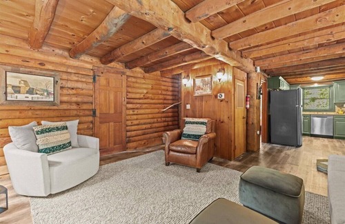 Stowe House | Relaxing 3BR Log Cabin Getaway w/Firepit in Stowe