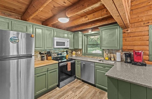 Stowe House | Relaxing 3BR Log Cabin Getaway w/Firepit in Stowe