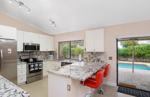 Sunrise House | Relaxing 4 Bedroom Home With Pool