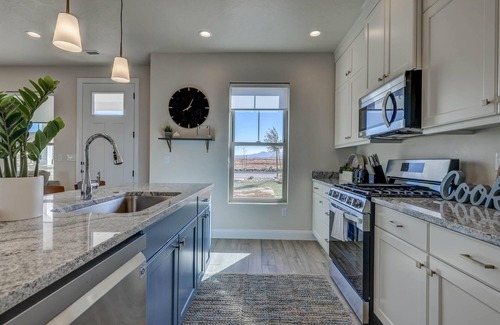 St. George House | Relaxing| 4 bedroom | lazy river | mini golf | SP