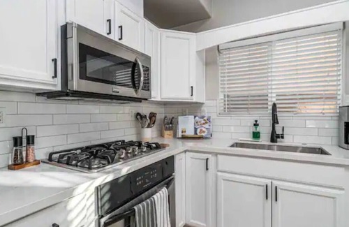 La Presa House | Relaxing, 4BD, 2 King Bed, Panoramic View & Hot Tub