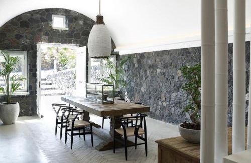 Exo Gialos Villa | Relaxing & Ambient Santorini Villa 2 Bedrooms Cave Stone Villa Private Pool & Lovely Views Exo Gialos