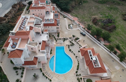 Chlorakas Apartment | Relaxing and calming apartment with beautiful surroundings and sea views
