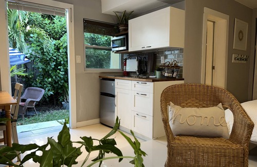 Flagami Apartment | Relaxing and comfortable studio middle of Miami.
