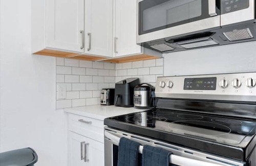 Coronado Hills House | Relaxing Austin Retreat with Balcony, Great Beds & Easy Event Access!