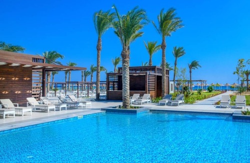 Port Ghalib Hotel | Relaxing Balcony Retreat Perfect for Beach Getaway - with 2 Swimming Pools