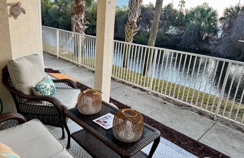 Summer Breeze Condo | Relaxing Beach Oasis-One minute walk to beach!