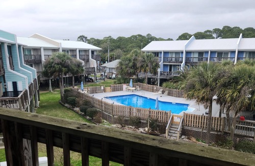 Dauphin Island Condo | Relaxing beach getaway with pools!