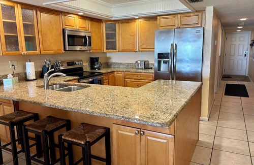 Redington Shores Condo | Relaxing Beachfront Condo with Gulf View, Top-Floor Unit, Redington Shores